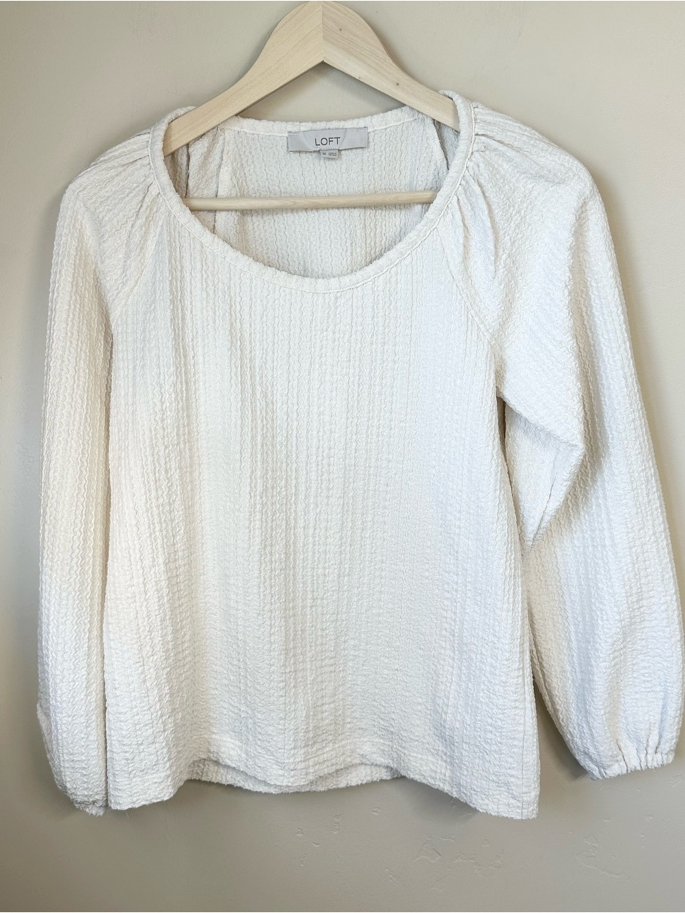 LOFT Women's XS Euro Summer Linen Inspo Cream Textured Long Sleeve Top P2P 17”